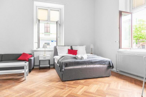Classy 2BR Apt. w/ Exclusive Location near AKH